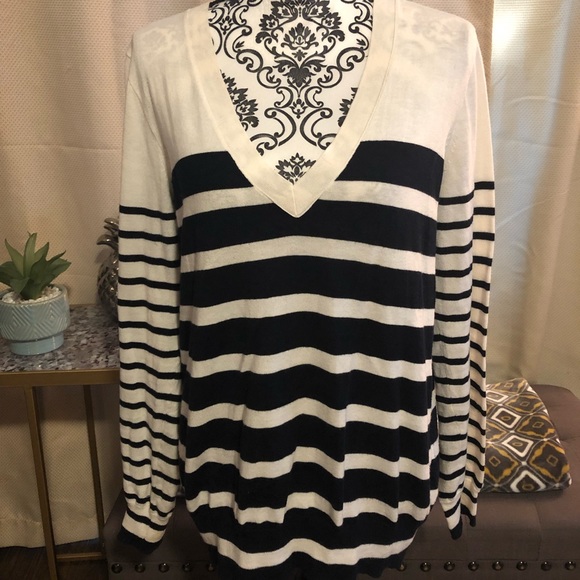 J. Crew Tops - ⚡️SALE⚡️💙JCREW💙 V-neck cotton sweater